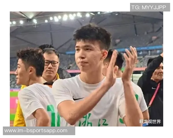 王钰栋社媒晒照庆祝晋级淘汰赛与彭啸蒯纪闻互动引发热议 王钰栋社媒晒照庆祝晋级淘汰赛与彭啸蒯纪闻互动引发热议