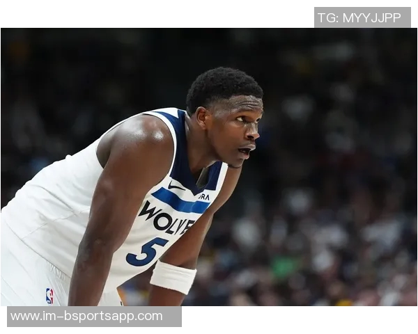 爱德华兹神勇表现助球队获胜砍下30分8板5助3断1帽展现全能实力 爱德华兹神勇表现助球队获胜砍下30分8板5助3断1帽展现全能实力