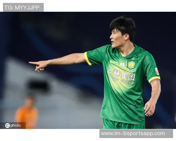 金玟哉因脚部与肩部疼痛缺席法兰克福比赛前景堪忧